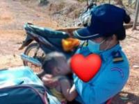 Viral : ऑनड्यूटी स्तनपान करत होती महिला पोलिस; फोटो व्हायरल होताच अधिकाऱ्यांनी मागितली माफी - Marathi News | Viral breastfeeding photo cambodia women rights debate | Latest social-viral Photos at Lokmat.com