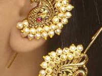 बुगडी झाली नवी! पाहा नीडल इअरकफचा नवा ट्रेंड, पारंपरिक कपड्यांवर दिसते सुपरग्लॅमरस.... - Marathi News | Trendy Needle Ear Cuffs Ear Rings latest needle earcuffs designs Traditional needle earcuff jewellery | Latest sakhi Photos at Lokmat.com