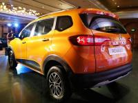 डिसेंबरमध्ये स्टॉक संपला नाही, आता हजारोंनी डिस्काऊंट वाढला; ग्राहकांच्या 'या' कार्सवर उड्या - Marathi News | Stock not out in December now discounted by thousands renault kwid kiger triber customers attracted towards cars | Latest auto Photos at Lokmat.com