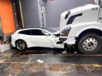 बाबो! नोकरीहून काढलं म्हणून त्याने चढवला बॉसच्या 4 कोटींच्या फेरारी कारवर ट्रक! - Marathi News | Angry trucker drives over boss’s Ferrari api | Latest jarahatke Photos at Lokmat.com