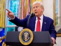 'आमच्याकडे सर्वाधिक अणुबॉम्ब, पृथ्वी 150 वेळा नष्ट होईल', डोनाल्ड ट्रम्पचा यांचा धक्कादायक दावा - Marathi News | Donald Trump: 'We have the most nuclear bombs, the Earth will be destroyed 150 times,' Donald Trump's shocking claim | Latest international News at Lokmat.com 'आमच्याकडे सर्वाधिक अणुबॉम्ब, पृथ्वी 150 वेळा नष्ट होईल', डोनाल्ड ट्रम्पचा यांचा धक्कादायक दावा - Marathi News | Donald Trump: 'We have the most nuclear bombs, the Earth will be destroyed 150 times,' Donald Trump's shocking claim | Latest international News at Lokmat.com