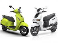 TVS चा Bajaj ला पुन्हा धोबीपछाड! Chetak ला मात देत विक्रीत नोंदवली १०,८४३ टक्के प्रचंड वाढ; पाहा - Marathi News | tvs iqube again beats bajaj chetak in electric scooter segment sales in september 2021 | Latest auto Photos at Lokmat.com