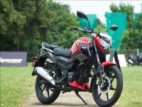 TVS Motor Company Raider 125: जबरदस्त लूक आणि तगडे मायलेज; TVS ने लाँच केली स्वस्त आणि मस्त बाईक - Marathi News | TVS Motor Company Raider 125: Great Look and Strong Mileage; TVS launches cheap and cool bike | Latest auto Photos at Lokmat.com