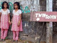 सेम टू सेम! 'या' गावात जन्माला येतात जुळी मुलं, शास्त्रज्ञ ही झाले चकीत - Marathi News | In this village of India twins are born | Latest jarahatke Photos at Lokmat.com