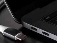 लॅपटॉपचा Type-C पोर्ट आहे 'ऑल-इन-वन' बाहुबली; याचे भन्नाट फीचर्स वाचून तुम्हीही थक्क व्हाल - Marathi News | The Type-C port of the laptop is an 'all-in-one' Bahubali; You will also be amazed after reading its amazing features | Latest tech News at Lokmat.com