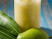 कैरीचे करा ५ चविष्ट पदार्थ - आमटी ते लोणचं विविध प्रकार , चव मात्र सगळ्यांची खासच !! - Marathi News | 5 delicious dishes made from raw mangoes - the taste is unique, must try | Latest sakhi Photos at Lokmat.com