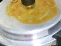 कुकरमधून पाणी फसफसून बाहेर येतं? ७ ट्रिक्स, कुकर खराब न होता पदार्थ चटकन शिजेल - Marathi News | How To Stop Dal Spilling in a Pressure Cooker : How To Stop Water Coming Out Of a Pressure Cooker | Latest sakhi Photos at Lokmat.com