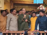 “सत्य लपून राहत नाही, आता दुसरा मंत्रीही राजीनामा देणार”; उद्धव ठाकरेंचा रोख कुणाकडे? - Marathi News | bmc election 2026 uddhav thackeray criticized mahayuti over manikrao kokate and satara case issue | Latest mumbai News at Lokmat.com