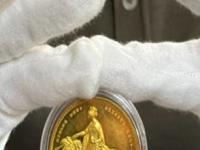 घराची सफाई करताना सापडलं 'सर्वात सुंदर' नाणं; १.३७ कोटी रुपयांना झाली विक्री, काय आहे खास? - Marathi News | Most beautiful una and lion gold coin found while cleaning house sold for Rs 1 37 crore what s special | Latest business News at Lokmat.com