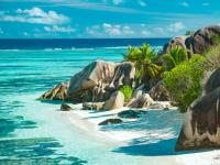 Travel : रात्री चमकणारा समुद्र अन् काचेची वाळू; जगातील सर्वात हटके बीचेस, भारतातील 'या' किनाऱ्याचाही समावेश! - Marathi News | Travel: The sea that shines at night and the sand of glass; The most unique beaches in the world, including this beach in India! | Latest travel Photos at Lokmat.com