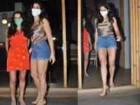 Dinner Date With Sister : रात्री उशीरा कतरिना कैफने बहिणीसोबत केली डिनर पार्टी, पाहा फोटो - Marathi News | Late at night Katrina Kaif had snapped With Sister Isabelle Kaif Dinner Date With Sister | Latest filmy Photos at Lokmat.com