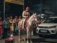 इन्स्टावरच्या गर्लफ्रेंडशी लग्न करायला पोहोचला तरुण; वरातही वाजत निघाली अन् अचानक मुलगी फोनच उचलेना.. - Marathi News | A young man arrived to marry his girlfriend on Instagram; the groom also left early and suddenly the girl didn't pick up the phone. | Latest national News at Lokmat.com