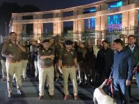 युपी विधानसभा, रेल्वे स्टेशन आणि शाळांना बॉम्बने उडवण्याची धमकी; राजधानीत हायअलर्ट - Marathi News | Lucknow Bomb Threat: UP Assembly, railway station and schools, high alert in the capital | Latest national News at Lokmat.com