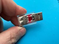 सायबर हल्ल्यापासून बचावासाठी वापरा USB कंडोम, कुठे अन् कसा वापर करायचा? जाणून घ्या... - Marathi News | USB Condom Device to protect against cyber attacks, where and how to use it? know more | Latest tech News at Lokmat.com