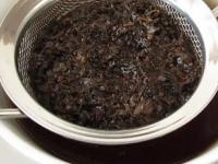 वापरलेली चहा पावडर फेकू नका! स्वयंपाकघरातील ६ कामं होतील सहजसोपी - वाटेल आधी का नाही केला उपाय... - Marathi News | useful kitchen hacks of leftover tea leaves leftover tea leaves kitchen uses how to reuse used tea leaves at home cleaning hacks with used tea leaves benefits of leftover tea leaves in kitchen | Latest sakhi Photos at Lokmat.com