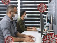 कोरोना काळातही ऑफिसला जावंच लागत असेल; तर कोरोना संसर्गापासून 'असा' करा बचाव - Marathi News | CoronaVirus : While going to the office keep these 5 things in mind to avoid infection | Latest health Photos at Lokmat.com