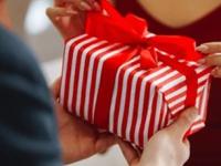 'व्हॅलेंटाईन डे'ला तुमच्या जोडीदाराला द्या अनोखी भेट; आयुष्यभर फक्त तुमच्याच नावाचा जप करेल - Marathi News | valentines day unique gifts ideas to secure your partner future | Latest business Photos at Lokmat.com