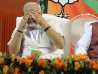 मोदींच्या मतदारसंघात लस नेताना जे घडलं ते पाहून डोक्यावर हात माराल! - Marathi News | corona virus vaccine reaches varanasi today carelessness surfaces during its transportation | Latest national Photos at Lokmat.com