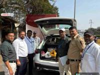 नवी मुंबई: वाशीत कारमध्ये १६ लाख रुपयांची रोकड सापडली, आचारसंहिता पथकाची कारवाई - Marathi News | Navi Mumbai Municipal Election 2026 Cash worth Rupees 16 lakh found in car in Vashi action taken by code of conduct team | Latest navi-mumbai News at Lokmat.com