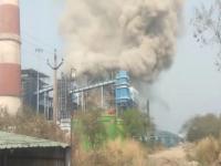 छत्तीसगड हादरलं! वेदांता पॉवर प्लांटमध्ये भीषण स्फोट; ४० मजूर जखमी - Marathi News | Chhattisgarh shaken! Massive explosion at Vedanta Power Plant; 40 workers injured, death toll feared to rise! | Latest national News at Lokmat.com छत्तीसगड हादरलं! वेदांता पॉवर प्लांटमध्ये भीषण स्फोट; ४० मजूर जखमी - Marathi News | Chhattisgarh shaken! Massive explosion at Vedanta Power Plant; 40 workers injured, death toll feared to rise! | Latest national News at Lokmat.com