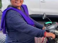 Video - कडक सॅल्यूट! पॅरालाइझ्ड आहे, कमकुवत नाही... ५२ वर्षीय Zepto डिलिव्हरी वुमन - Marathi News | 52 year old partially paralysed zepto delivery woman from chandigarh inspires millions | Latest sakhi News at Lokmat.com