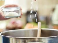 अगदी शेवटी, शिजल्यानंतरच घाला ‘या’ ४ भाज्यांमध्ये मीठ, नाहीतर भाजी होते बेचव-उडते पोषण - Marathi News | cooking tips How to cook vegetables perfectly always add salt after cooking vegetables perfect taste kitchen hacks | Latest sakhi Photos at Lokmat.com