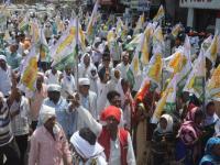 नागपुरात मोर्चानंतर विदर्भवाद्यांची पोलिसांसोबत झाली अशीही धुमश्चक्री ! - Marathi News | In Nagpur Vidarbhawadi exchanged with police after march | Latest nagpur Photos at Lokmat.com