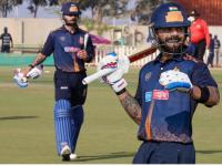 Vijay Hazare Trophy: किंग कोहलीचं शतक हुकलं! पण 'फिफ्टी प्लस'च्या 'सिक्सर'सह पुन्हा दाखवला क्लास - Marathi News | Vijay Hazare Trophy 2025 Virat Kohli Slams Fifty Against Gujrat His Sixth Successive 50 Plus Score In List A Cricket | Latest cricket News at Lokmat.com