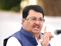 "६००० कोटींची शासकीय जमीन खासगी बिल्डर्सच्या घशात घालण्याचा महायुतीचा डाव"; काँग्रेसचा आरोप - Marathi News | Congress Vijay Wadettiwar alleges Mahayuti plan to give government land worth Rs 6,000 crore to private builders | Latest maharashtra News at Lokmat.com