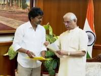 तामिळनाडूचा तिढा सुटला; 'टीव्हीके'ने जुळवले बहुमताचे समीकरण, विजय होणार नवे मुख्यमंत्री  - Marathi News | Tamil Nadu's crisis is over; 'TVK' has fixed the majority equation, the new Chief Minister will win | Latest national News at Lokmat.com