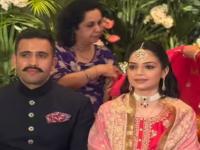 काँग्रेसचे नेते आणि हिमाचलमधील मंत्री विक्रमादित्य सिंह यांनी केलं दुसरं लग्न, कोण आहे त्यांची दुसरी पत्नी? - Marathi News | Congress leader and Himachal minister Vikramaditya Singh got married for the second time, who is his second wife? | Latest national Photos at Lokmat.com