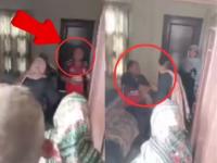 "मी तुला कच्च खाऊन टाकेन"; बायकोने नवऱ्याला गर्लफ्रेंडसोबत रंगेहाथ पकडलं, चपलेने धू-धू धुतलं - Marathi News | amroha news wife catches husband with girlfriend in hotel video viral | Latest national News at Lokmat.com "मी तुला कच्च खाऊन टाकेन"; बायकोने नवऱ्याला गर्लफ्रेंडसोबत रंगेहाथ पकडलं, चपलेने धू-धू धुतलं - Marathi News | amroha news wife catches husband with girlfriend in hotel video viral | Latest national News at Lokmat.com