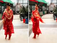 Viral Video : 'क्या खूब लगती हो...'; गाण्यावर रील बनवताना घसरून धपकन पडली महिला, व्हिडीओ बघून लोक म्हणाले- - Marathi News | Viral Video: 'What a beautiful song...'; Woman slips and falls while making a reel on the song, people said after watching the video- | Latest social-viral News at Lokmat.com Viral Video : 'क्या खूब लगती हो...'; गाण्यावर रील बनवताना घसरून धपकन पडली महिला, व्हिडीओ बघून लोक म्हणाले- - Marathi News | Viral Video: 'What a beautiful song...'; Woman slips and falls while making a reel on the song, people said after watching the video- | Latest social-viral News at Lokmat.com