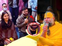 विराट-अनुष्काने घेतली प्रेमानंद महाराजांकडून दीक्षा, गळ्यात तुळशी माळ घातलेला फोटो व्हायरल! - Marathi News | Virat-Anushka took initiation from Premanand Maharaj, photo of them wearing Tulsi garland around their necks goes viral! | Latest bhakti Photos at Lokmat.com