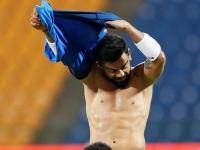 विराट कोहलीच्या फिटनेसचं श्रेय दीपिकाला; कसं ते तुम्हीच वाचा! - Marathi News | Virat Kohli is inspired by squash star Dipika Pallikal, reveals ex-Team India trainer Shankar Basu | Latest cricket Photos at Lokmat.com