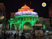 प्रजासत्ताक दिनानिमित्त पंढपुरातील विठ्ठल मंदिरात आकर्षक फुलांची सजावट - Marathi News | Attractive floral decorations at Vitthal Temple in Pandpur on the occasion of Republic Day | Latest maharashtra Photos at Lokmat.com