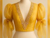 V Neck ब्लाऊजचा ट्रेंड! साडी-लेहेंग्यावर दिसेल शोभून, पुढच्या गळ्यासाठी ५ लेटेस्ट पॅटर्न- दिसाल झक्कास.. - Marathi News | Best V neck blouse designs for saree and lehenga Latest V neck front neck patterns for wedding outfits How to style a V neck blouse with traditional saree | Latest sakhi Photos at Lokmat.com