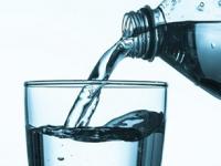 बापरे! भारतात दहा रुपयांना मिळणारे पाणी 'या' देशात १ हजार रुपयांना मिळते; कारण काय? - Marathi News | Oh my God! Water that costs ten rupees in India costs one thousand rupees in this country; why? | Latest business Photos at Lokmat.com