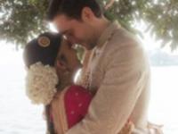 तू खिंच ऐसी फोटो..! कपल्ससाठी १० रोमॅण्टिक फोटो पोझ आयडिया, तुमचीही जोडी दिसेल विराट अनुष्कासारखी... - Marathi News | wedding photoshoot poses for couples romantic wedding couple poses | Latest sakhi Photos at Lokmat.com