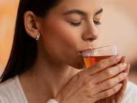 चहा-कॉफी नको, रोज सकाळी उपाशीपोटी प्या ७ ड्रिंक्स, केसगळती थांबेल-वजनही वाढणार नाही-डॉक्टरांचा सल्ला - Marathi News | best morning drinks to stop hair fall naturally doctor-approved drinks to reduce hair fall and boost hair growth empty stomach morning drinks for weight loss and glowing skin | Latest sakhi Photos at Lokmat.com