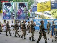 'भाजपाचा झेंडा असलेल्या कार ईव्हीएम स्ट्राँग रुमजवळ कशा?', ममता बॅनर्जींच्या मतदारसंघात खळबळ - Marathi News | 'Why are cars with BJP flags near the EVM strong room?', stir in Mamata Banerjee's constituency | Latest national News at Lokmat.com