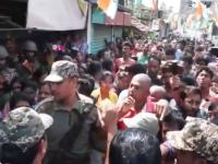 पश्चिम बंगाल : १५ केंद्रांवरील पुनर्मतदानावेळी मोठा राडा; टीएमसी-भाजप कार्यकर्ते भिडले! बघा व्हिडिओ - Marathi News | West Bengal Re-polling 2026 Big clash during re-polling at 15 centres; TMC-BJP workers clash! Watch video | Latest national News at Lokmat.com