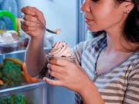 Midnight Craving: मध्यरात्री कडकडून भूक लागते? ४ पदार्थ खा, वजन आणि शुगर वाढणारच नाही.. - Marathi News | what to eat during midnight cravings, how to get rid of midnight cravings, best food to fulfill midnight cravings and sugar cravings | Latest sakhi Photos at Lokmat.com