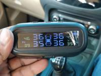 टायरमधील हवेचा दाब कारमध्ये बसल्या-बसल्या समजणार... - Marathi News | how to know Air pressure in the tire in sitting in the car ... | Latest auto Photos at Lokmat.com