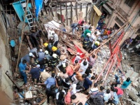Mumbai Dongri Building Collapsed: डोंगरी भागात 4 मजली इमारतीचा भाग कोसळला; अनेक जण ढिगाऱ्याखाली अडकले