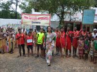 हेमलकसा येथे आदिवासी दिन उत्साहात साजरा; विद्यार्थ्यांनी सादर केलं नृत्य - Marathi News | Tribal day celebrated in Hemalkasa at Gadchiroli by Prakash Amate and his family | Latest gadchiroli Photos at Lokmat.com