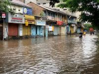 सांगली, कोल्हापुरात महापूर; शहरात पाणी शिरल्याने जनजीवन विस्कळीत- पाहा फोटो - Marathi News | Due to heavy rain in Sangli, Kolhapur, flood situation in the city | Latest maharashtra Photos at Lokmat.com