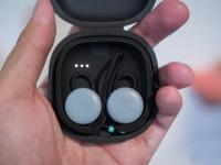 भन्नाट...गुगलचे ईअरफोन येणार; समोरच्याचे ऐकून तत्काळ भाषांतर करणार - Marathi News | Google's pixel earbuds 2 will launch soon; power of immediate translate | Latest tech Photos at Lokmat.com