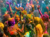 Holi 2020 : 'हे' उपाय वापराल तर होळीचा रंग त्वचेवर आठवडाभर न राहता लगेच होईल दूर - Marathi News | Holi 2020: Special holi tips for remove colour on hands myb | Latest beauty Photos at Lokmat.com