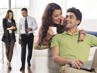 म्हणून मुलं घरी बसलेल्यांपेक्षा जॉबला जाणाऱ्या मुलींनाच लग्नासाठी निवडतात! - Marathi News | Why boys want to marry with working girl know their opinion myb | Latest relationship Photos at Lokmat.com